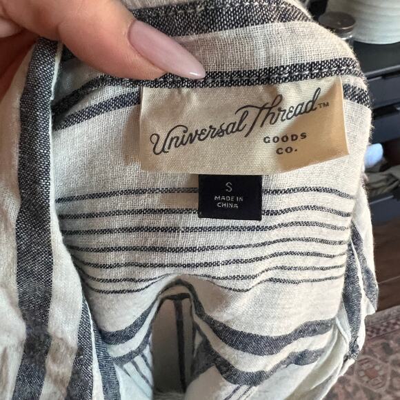 Universal Thread White and Blue Vertical Stripe Linen Button Down Top - S - Picture 6 of 9